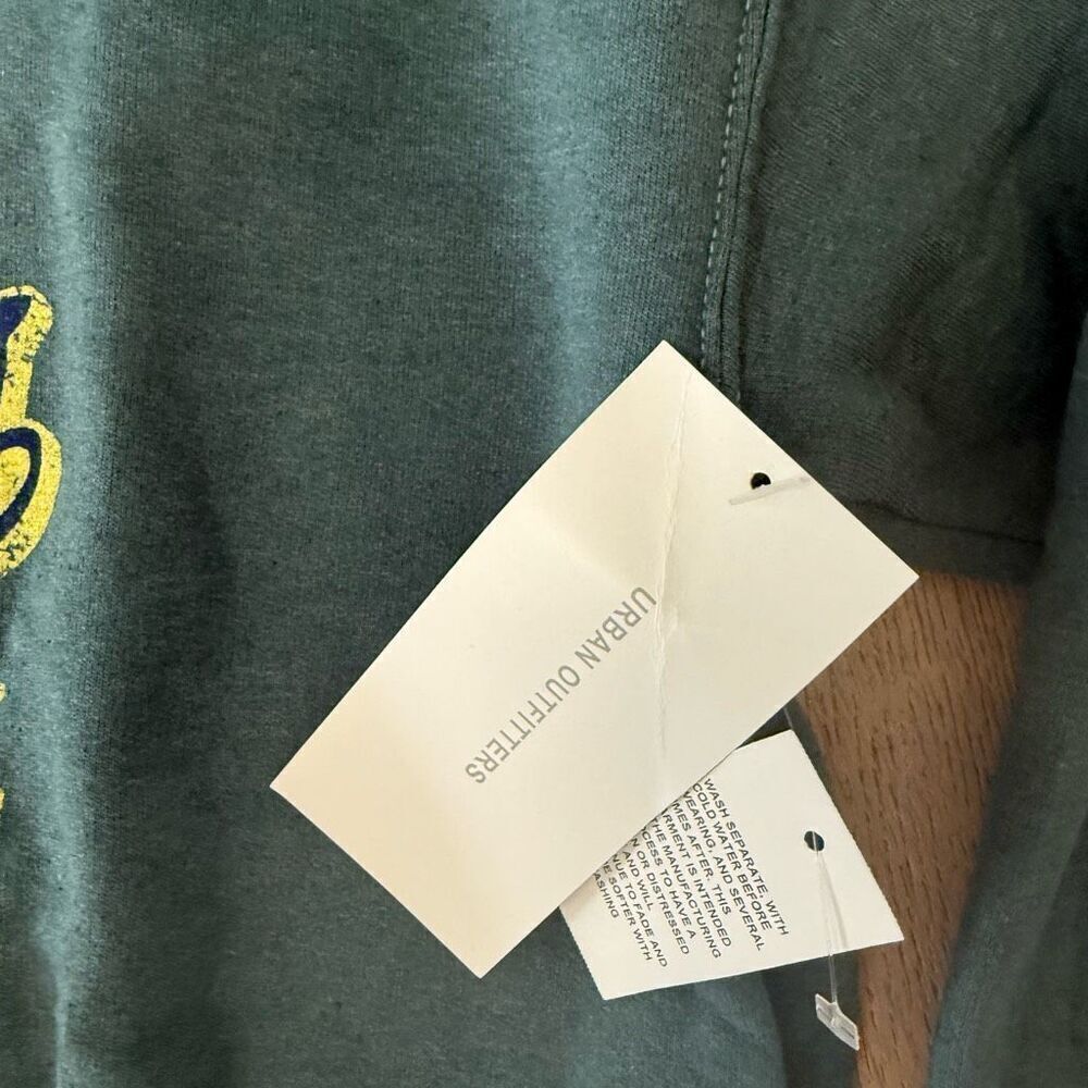 Urban Outfitters Golden Hour 1973 NYC Basketball Champs Sweatshirt, XS/S NWT m10 - Picture 2 of 5